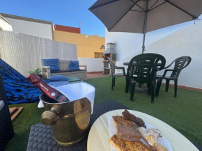 Casa en Agüimes con terraza, barbacoa y aire acondicionado